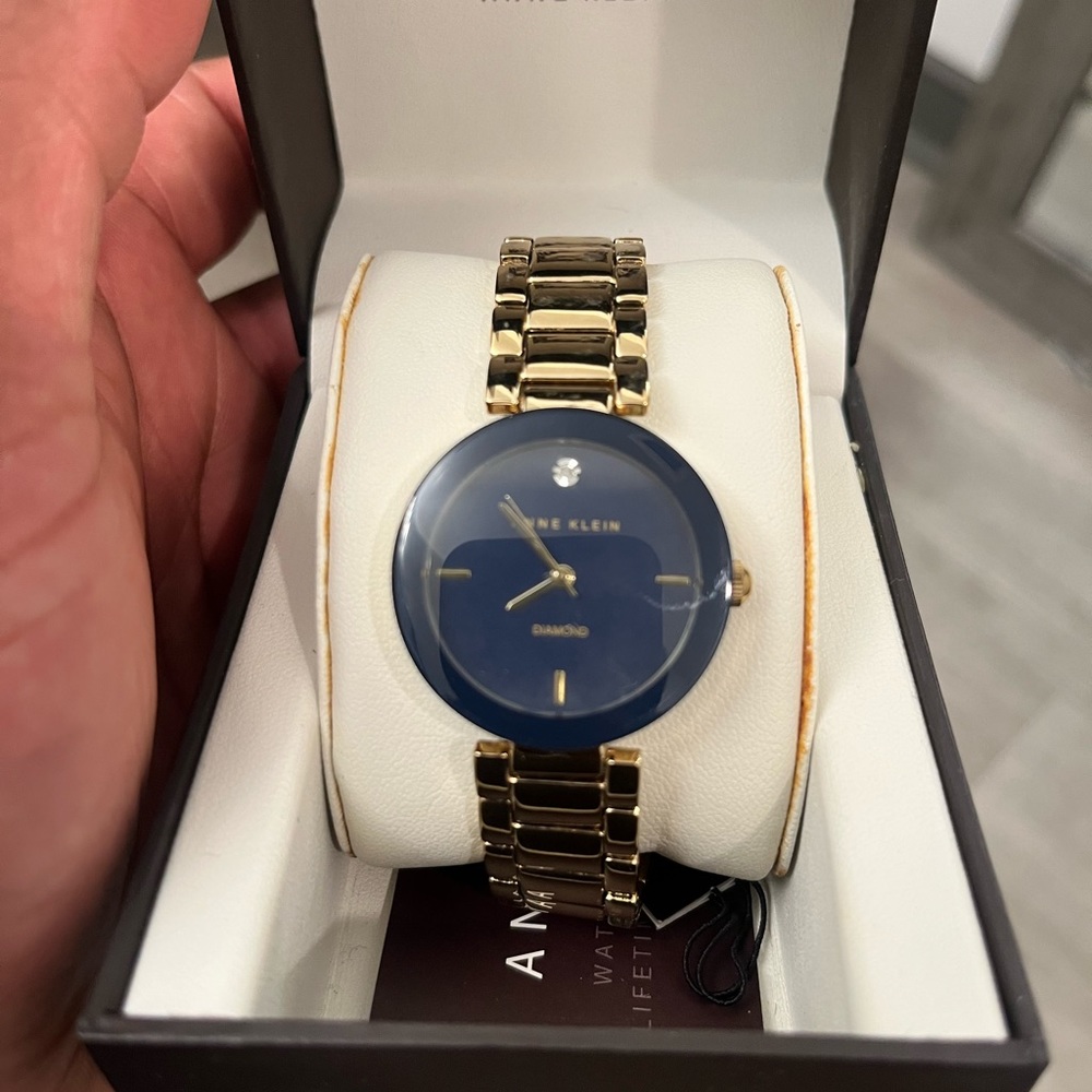 Women’s Anne Klein watch quartz - Picture 2 of 4